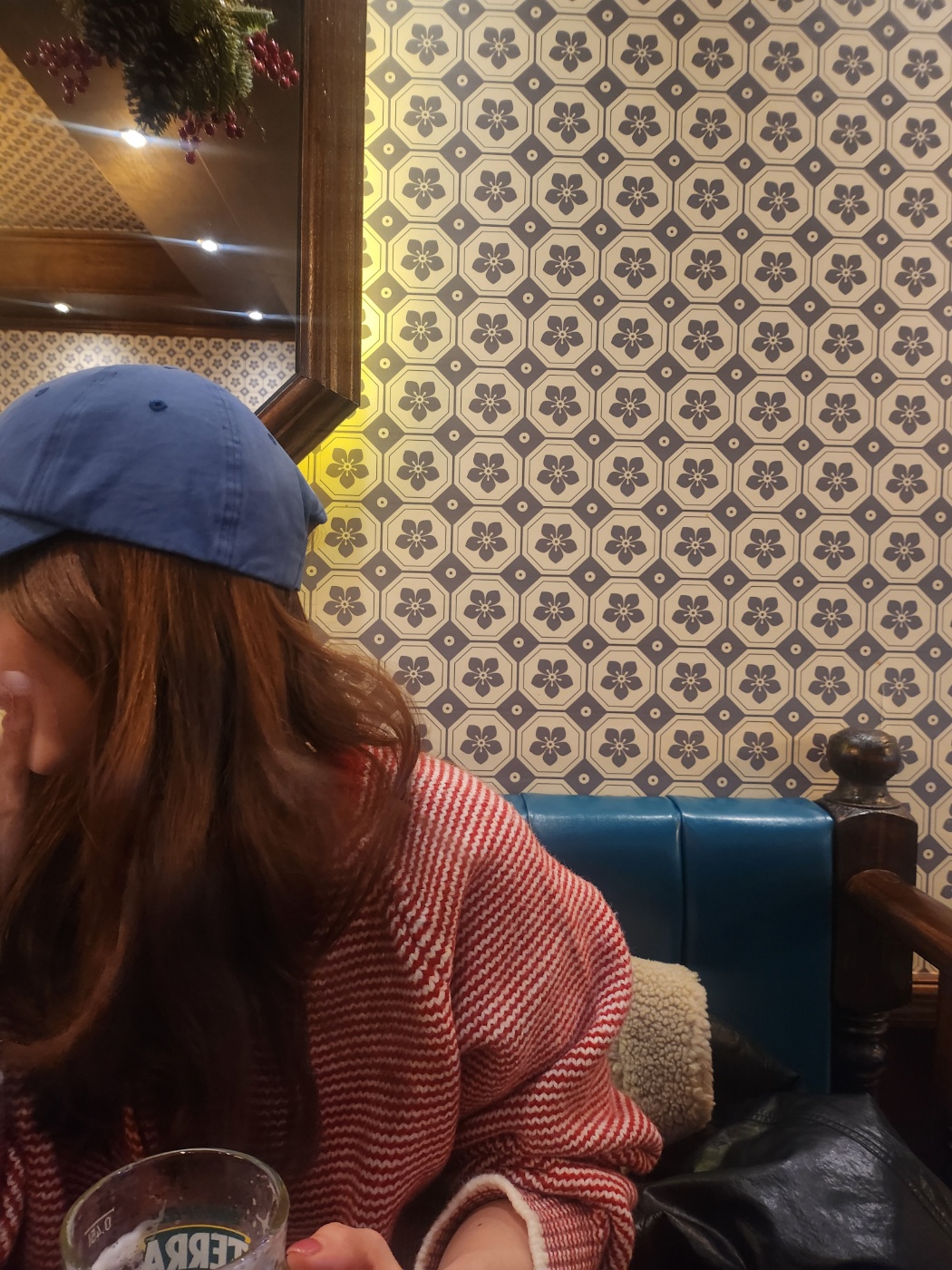 얼굴에 글이 묻어있는