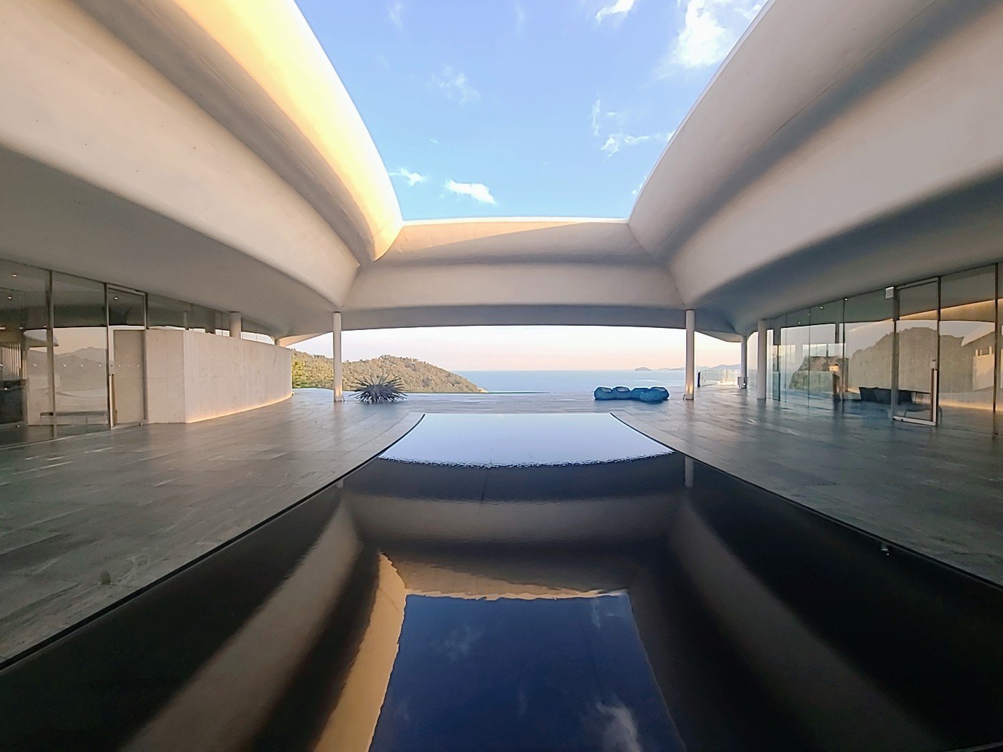 타이핑하는 워킹맘