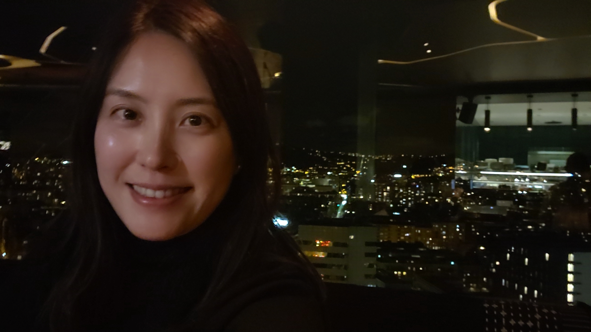 Elise Hong 홍윤