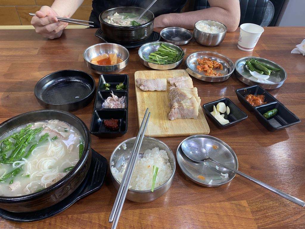 송정부산돼지국밥 금왕점