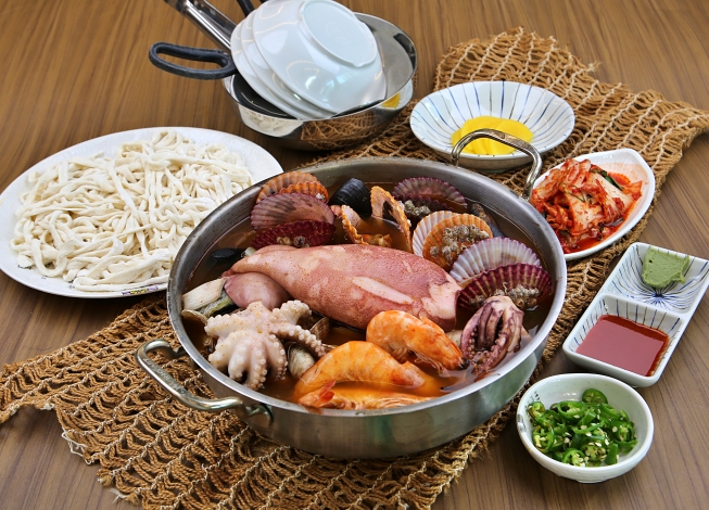 해물칼국수 (얼큰육수) (1인) (2인이상주문)