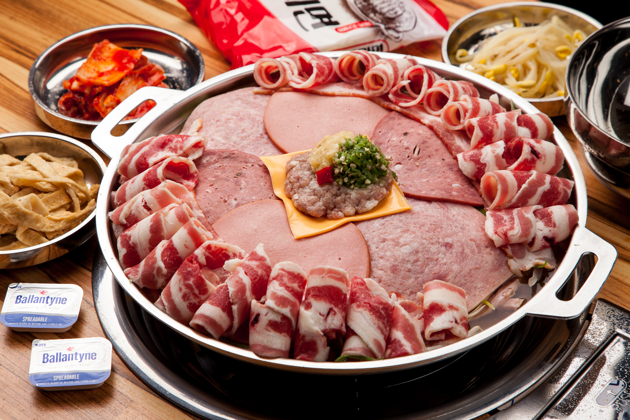 우삼겹부대전골 (2인)