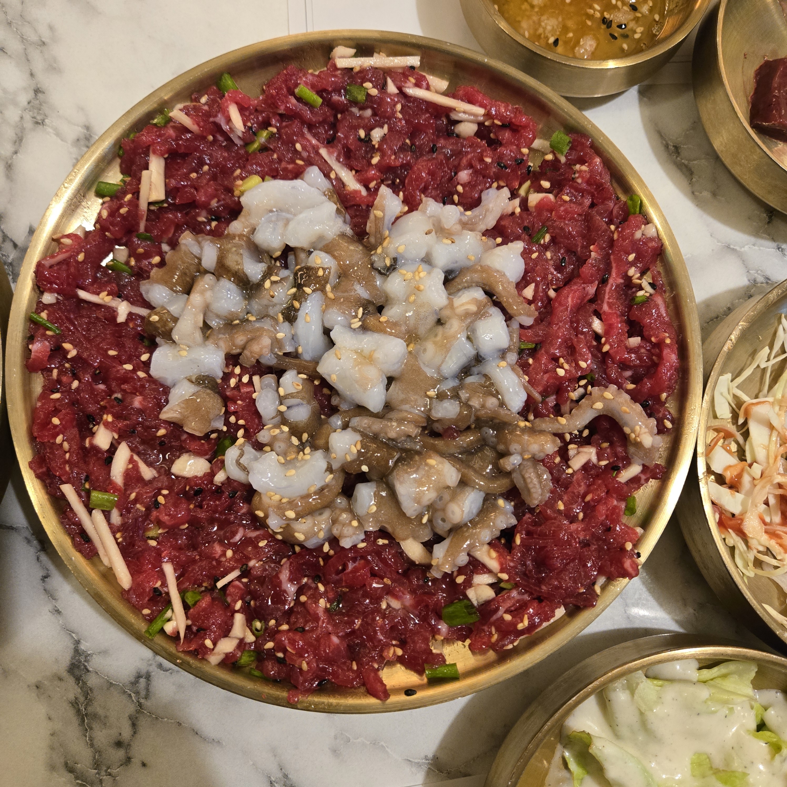 육회.낙지 탕탕이+라면