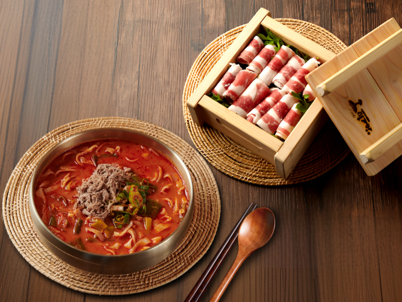 [시그니처] 한우육개장칼국수 +소고기편백찜 정식