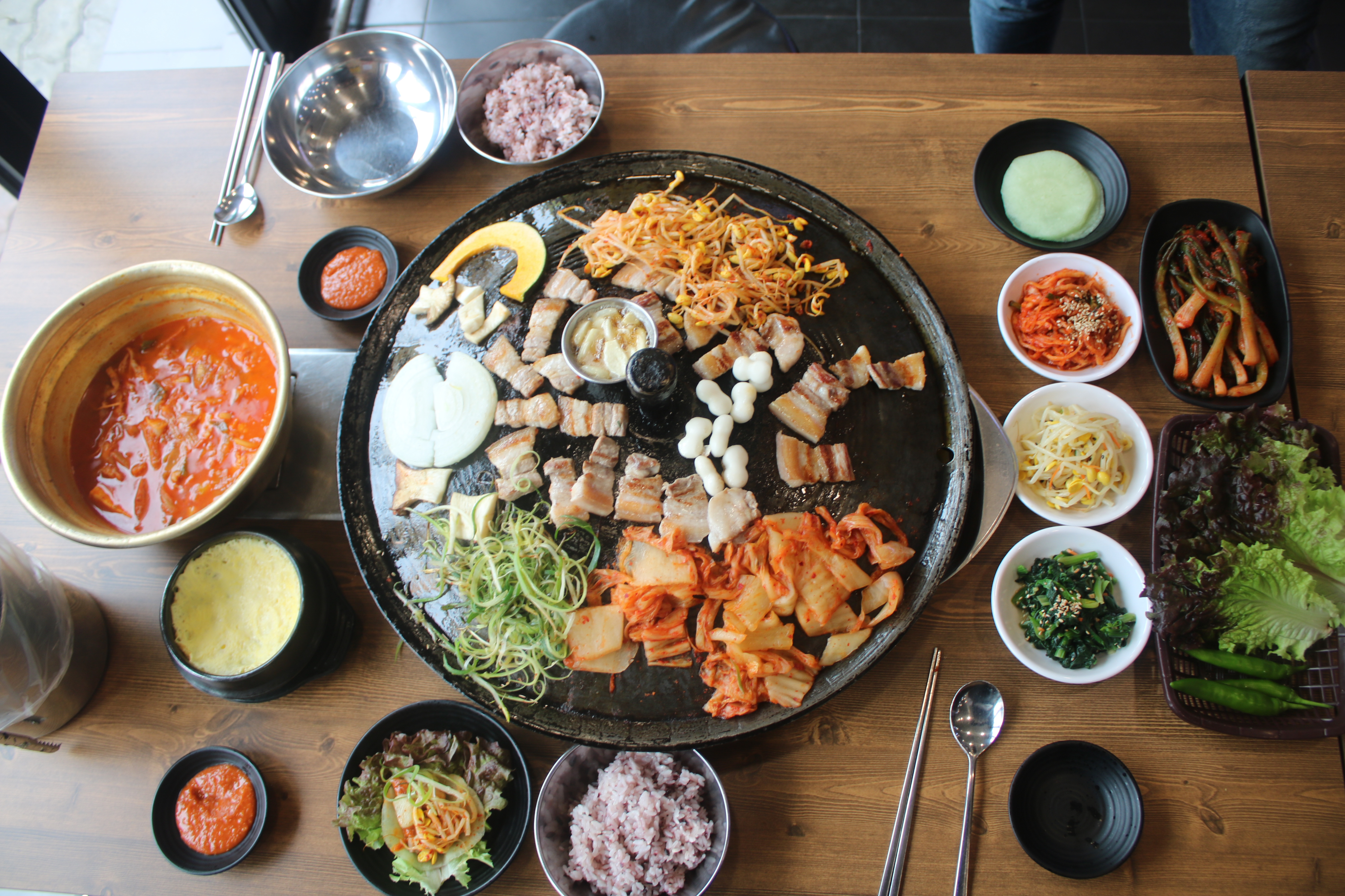 솥뚜껑생삼겹살(1인)