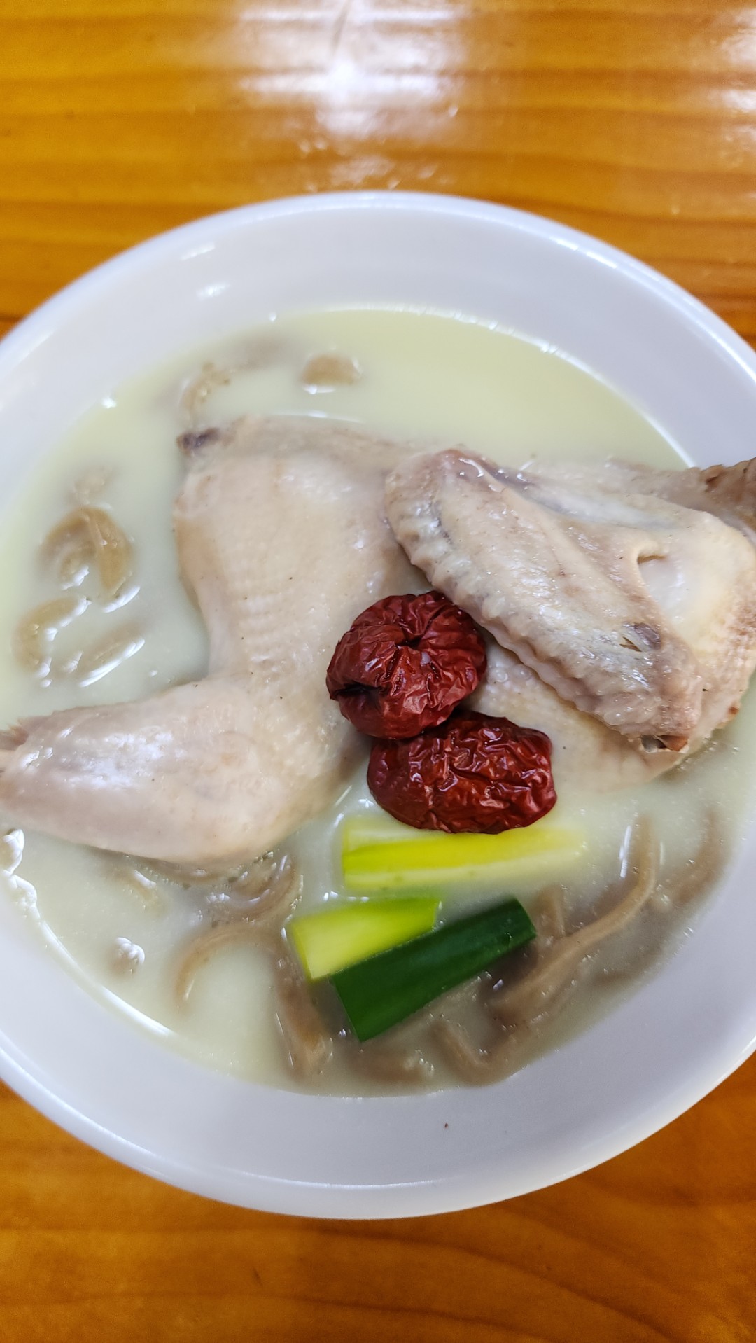 메밀 닭칼국수