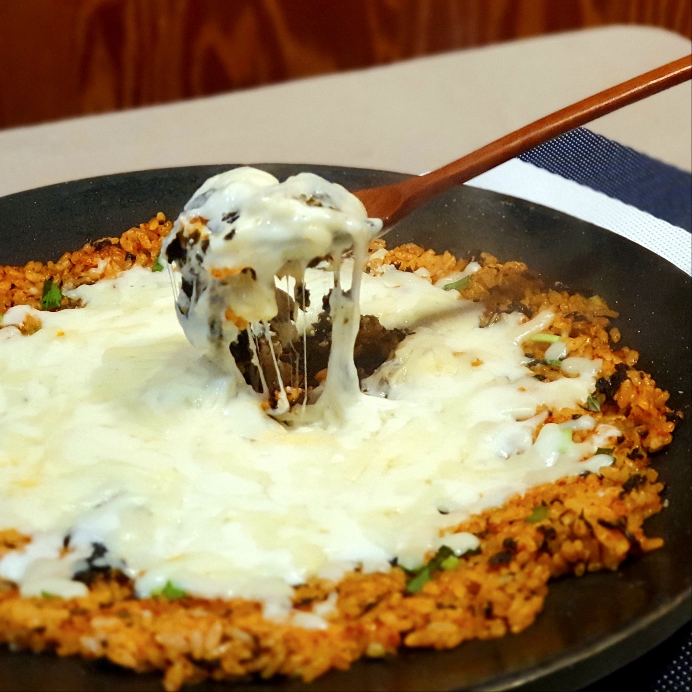 치즈폭탄 날치알볶음밥