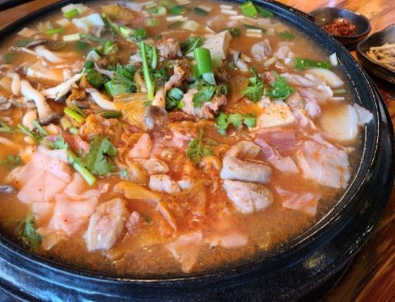 수제생소세지김치찌개