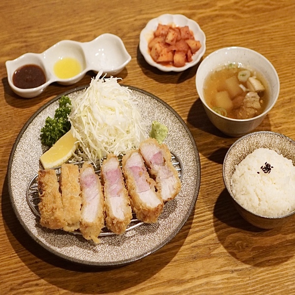 숯불 한돈 특로스카츠