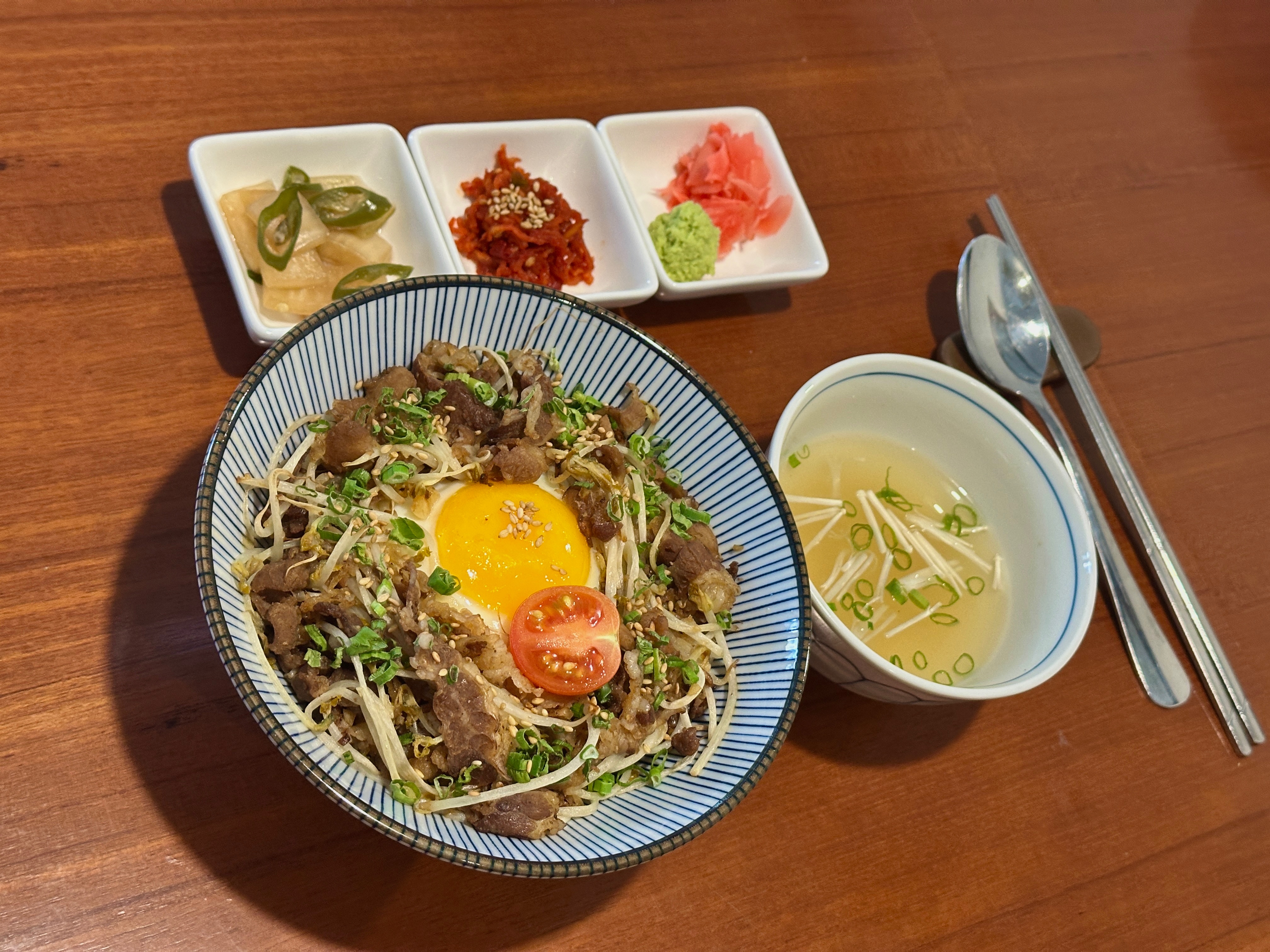 우삼겹 숙주 덮밥