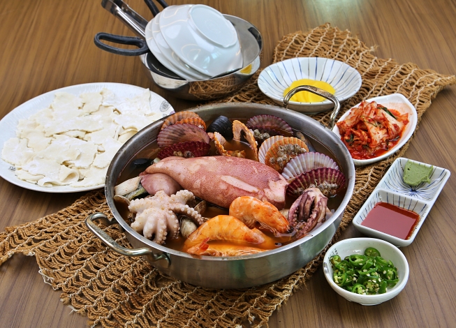 해물수제비 (얼큰육수) (1인) (2인이상주문)