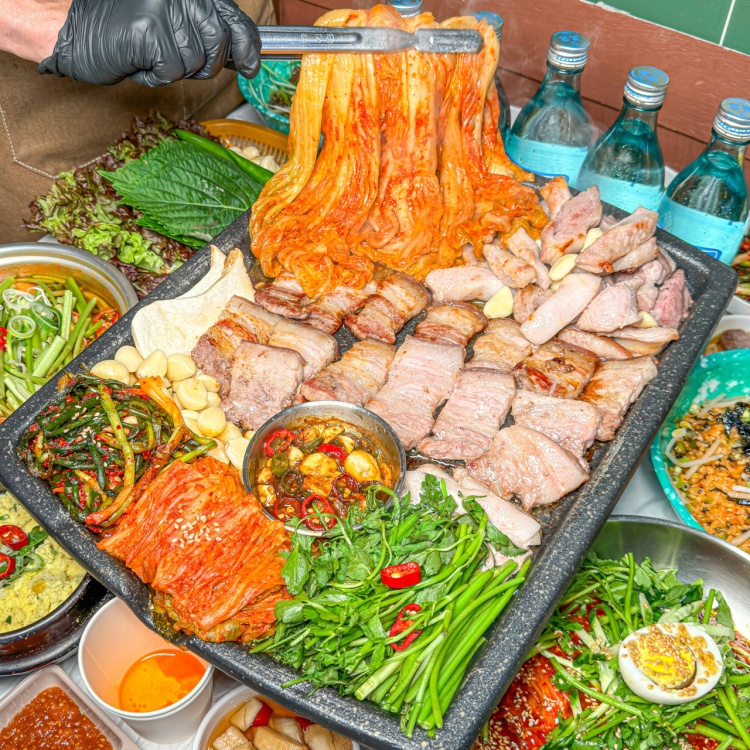 묵은지생삼겹살 (180g)