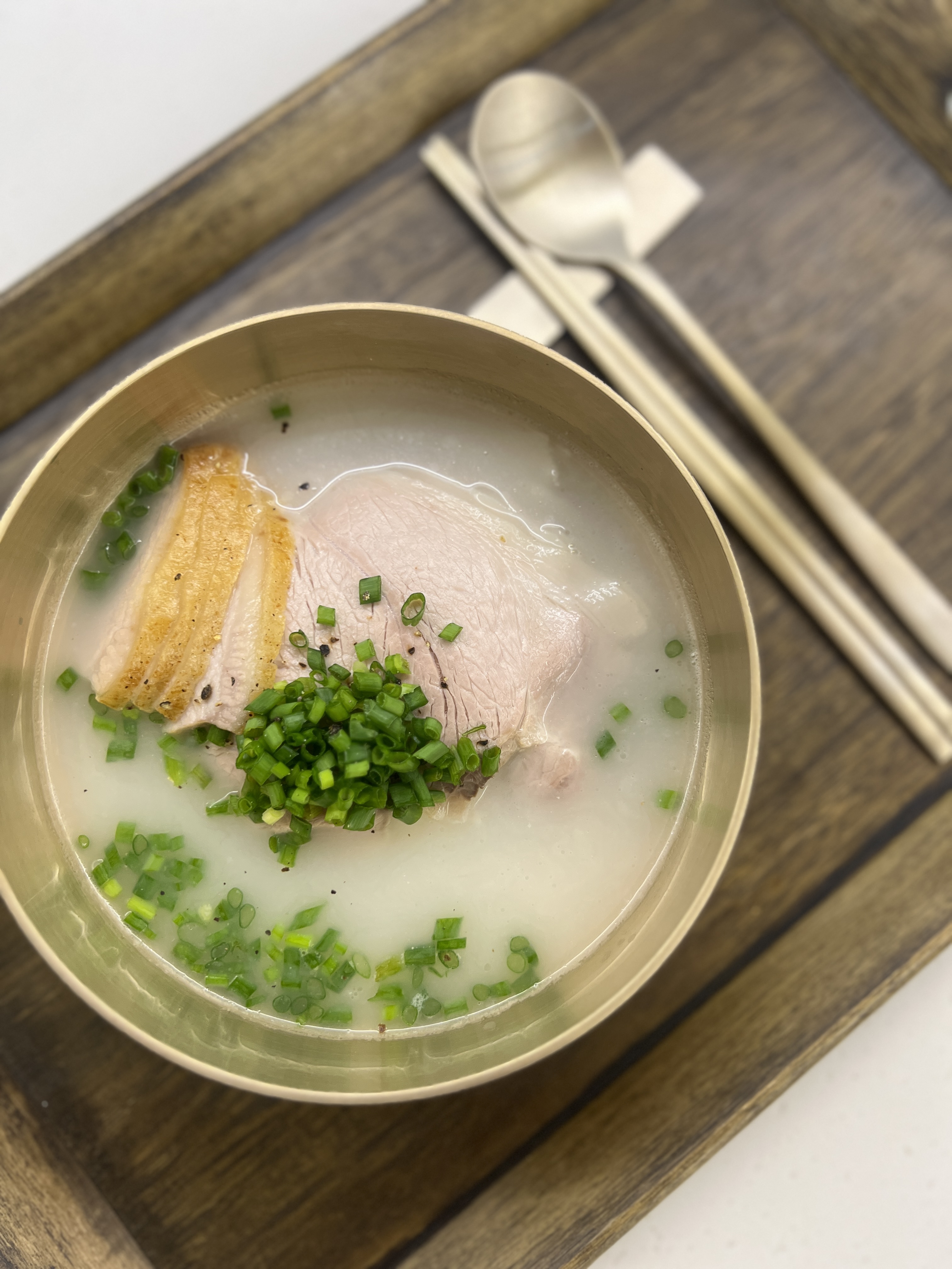진백탕(진한돼지국밥)