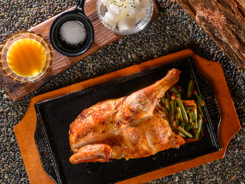 마늘쫑닭(반마리)