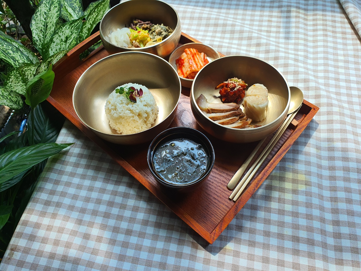 산채보쌈정식