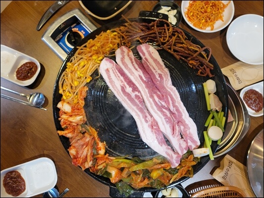 생삼겹살 (200g)