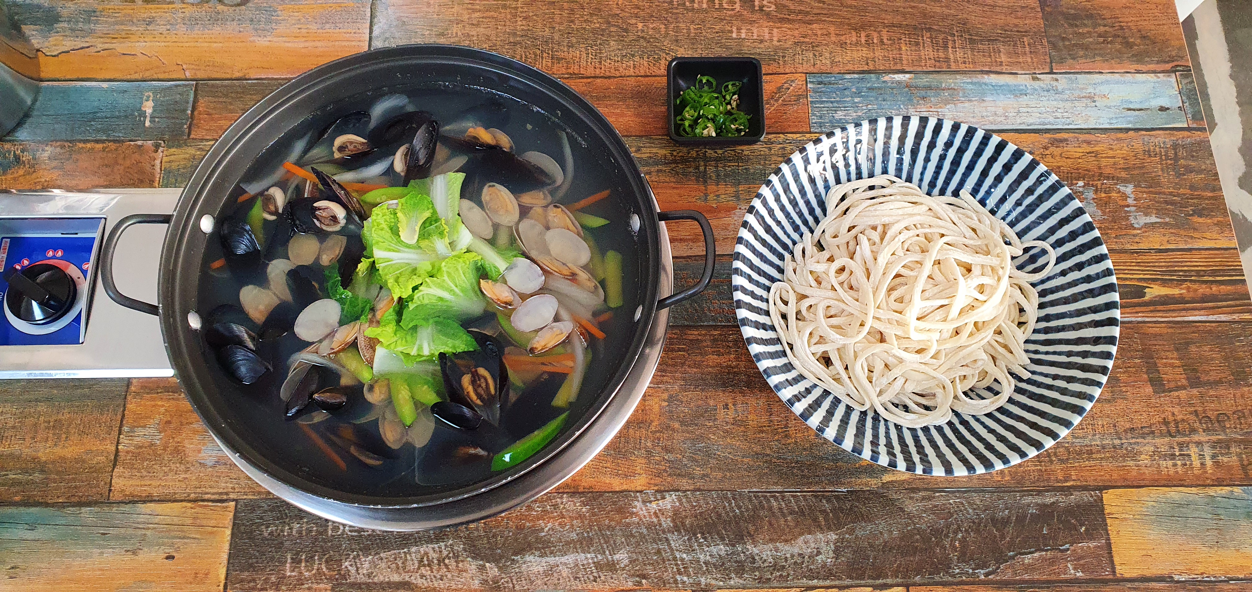 바지락칼국수 (맑은/얼큰)