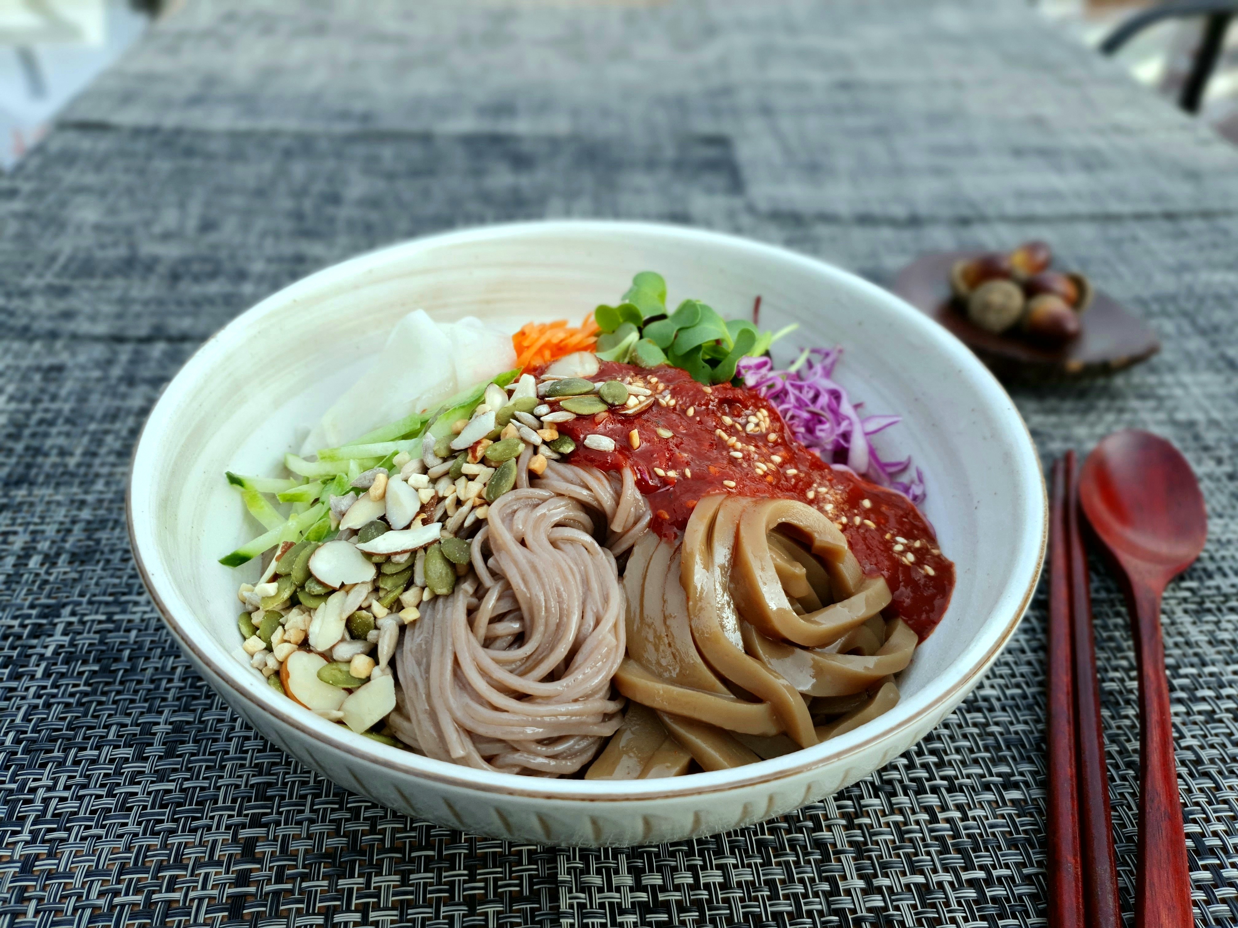 도토리 비빔국수