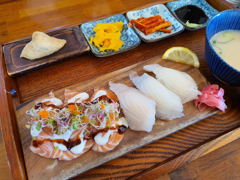 생선초밥 (6pcs)