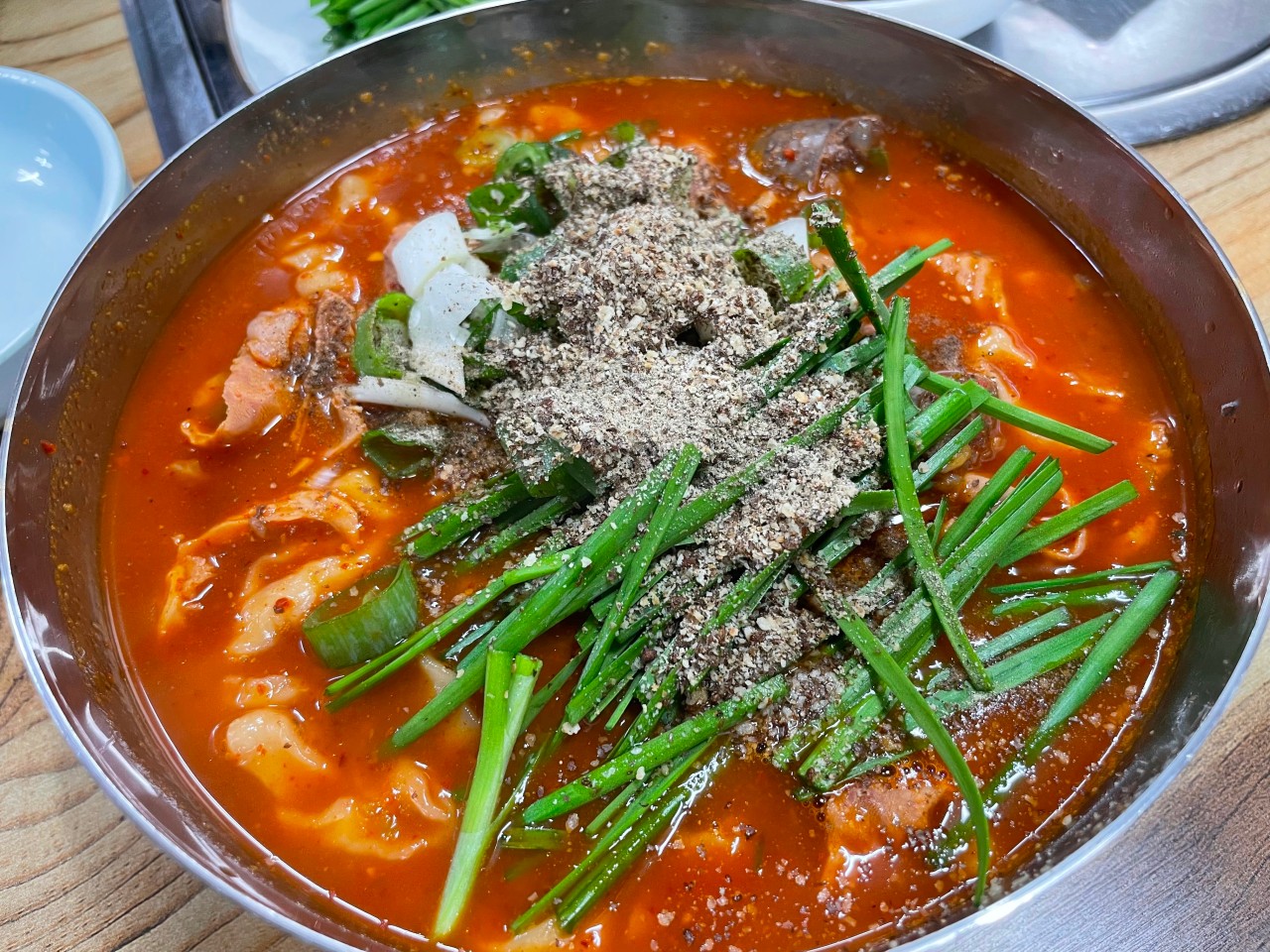 얼큰이 곱창칼국수