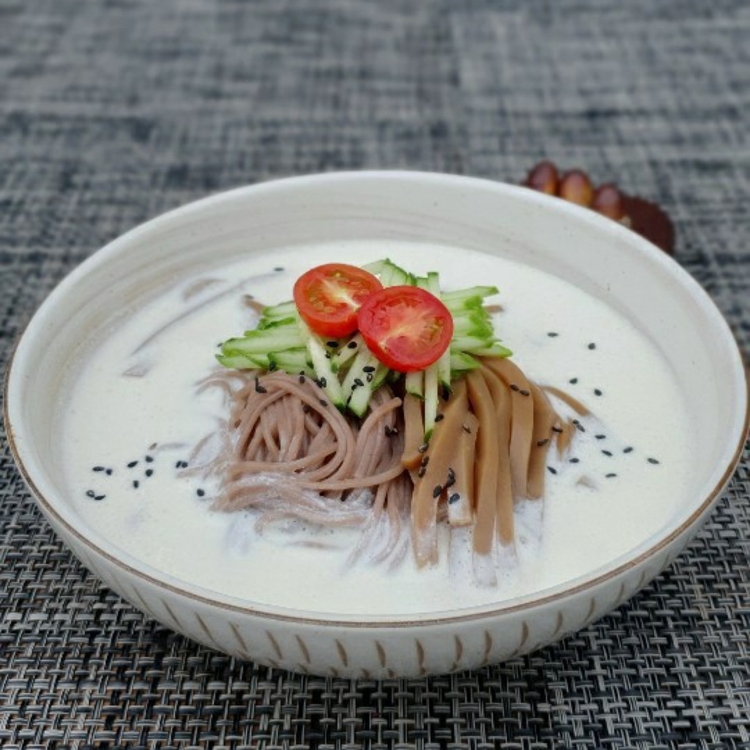 도토리 콩국수