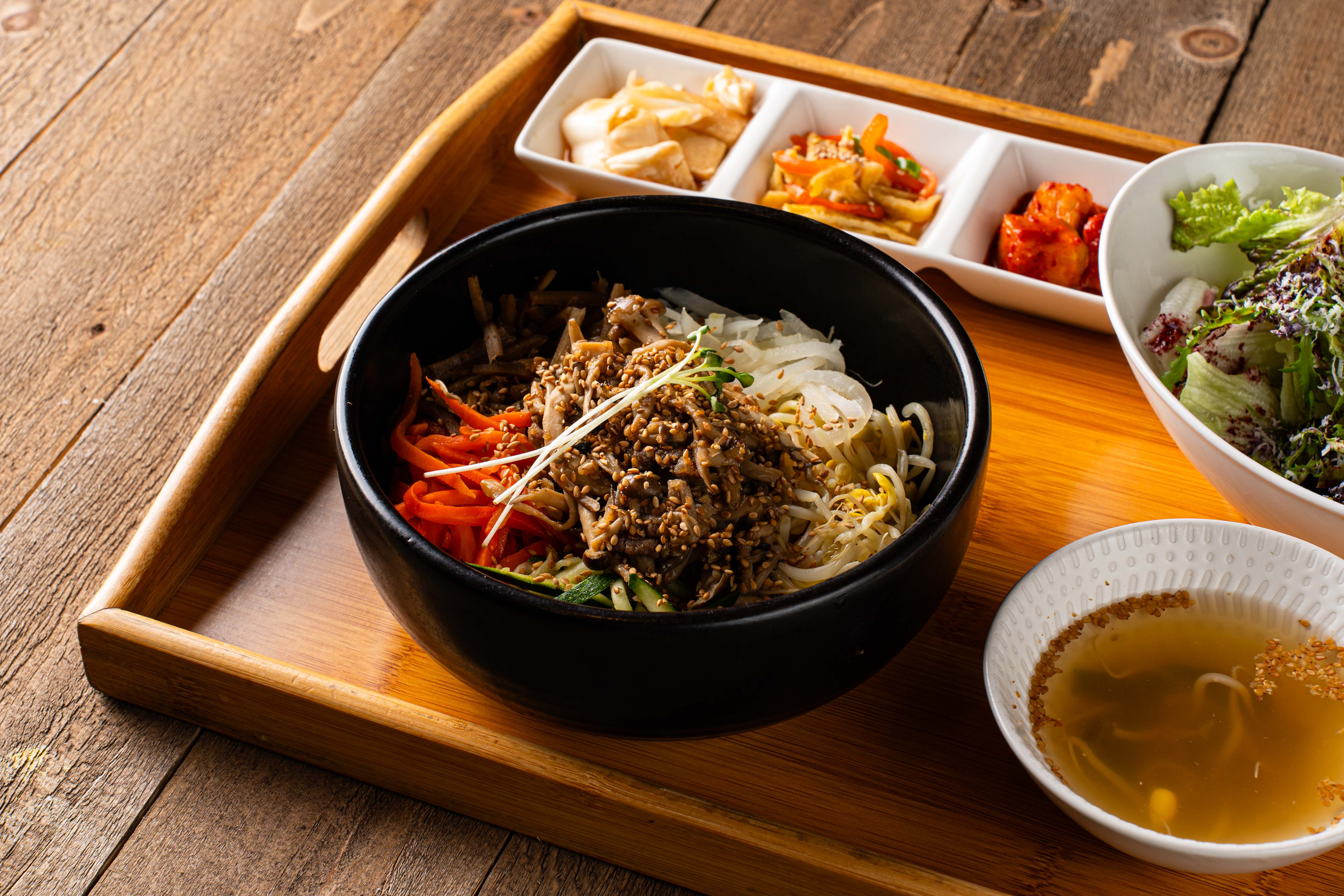 돌솥 버섯 소고기 비빔밥