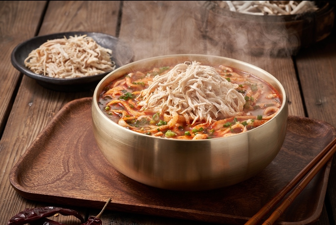 얼큰 닭칼국수