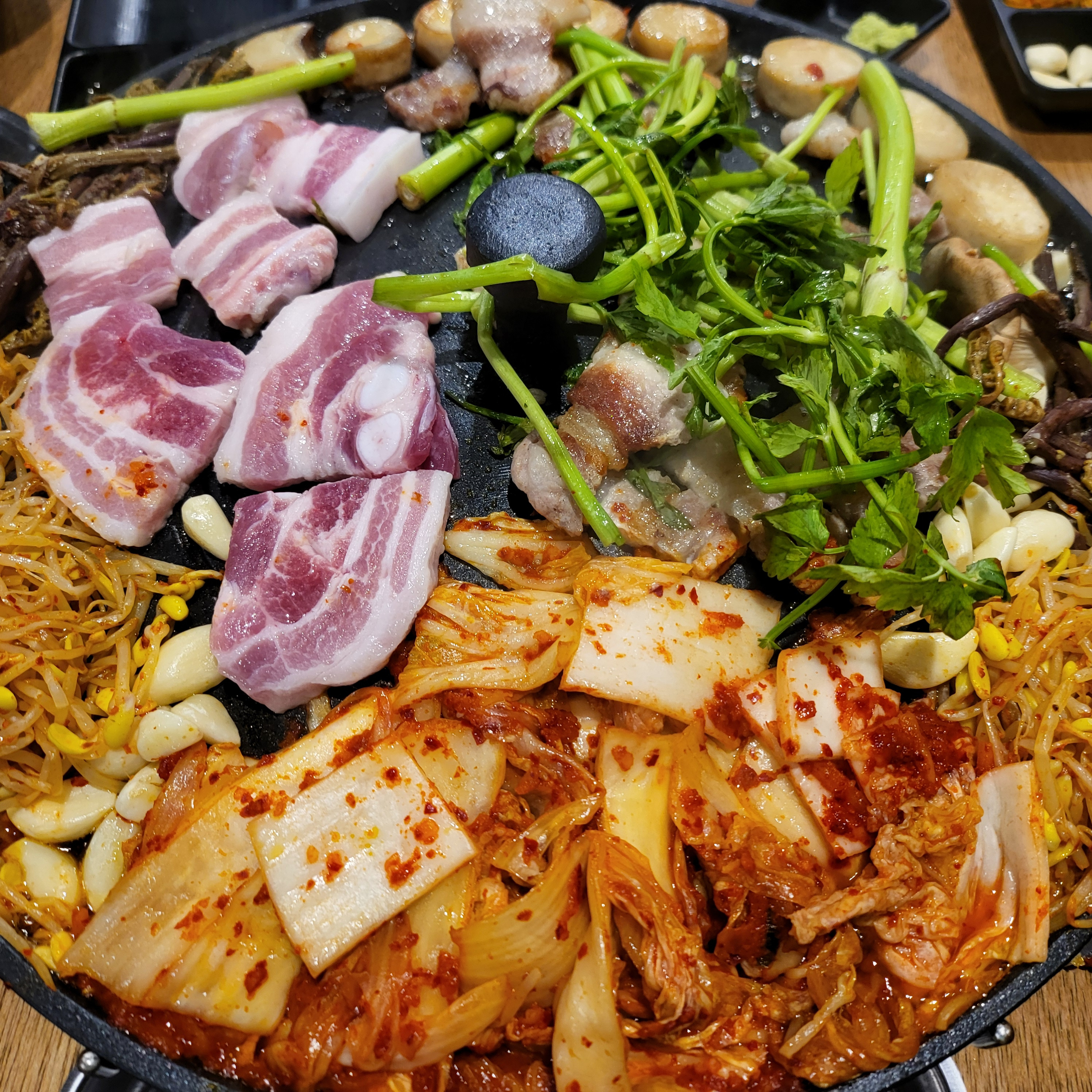 동그리솥뚜껑삼겹살 판교테크노밸리유스페이스점 사진 4