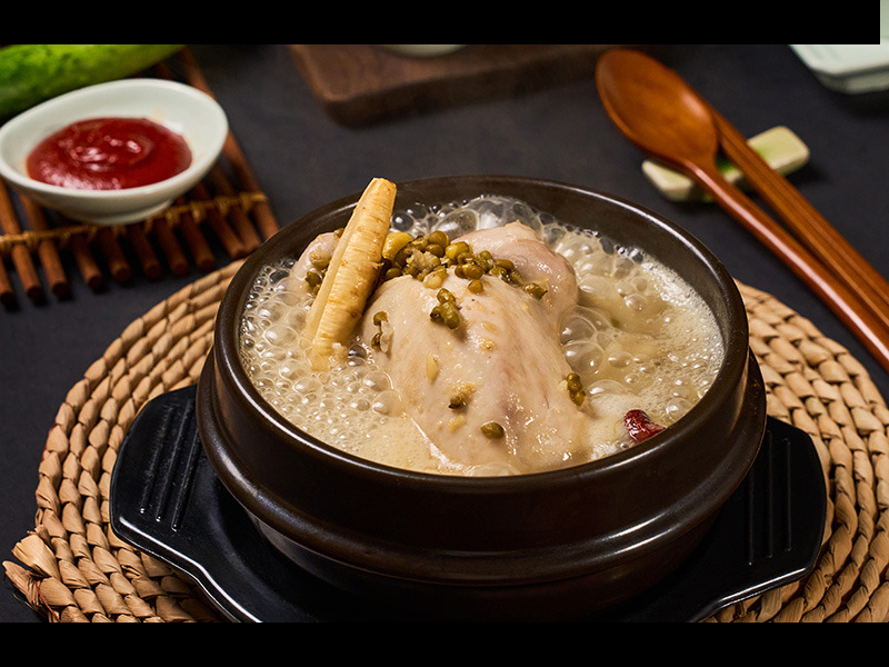 Imgeumnimgungjunghanbangsamgyetang (임금님궁중한방삼계탕) 3