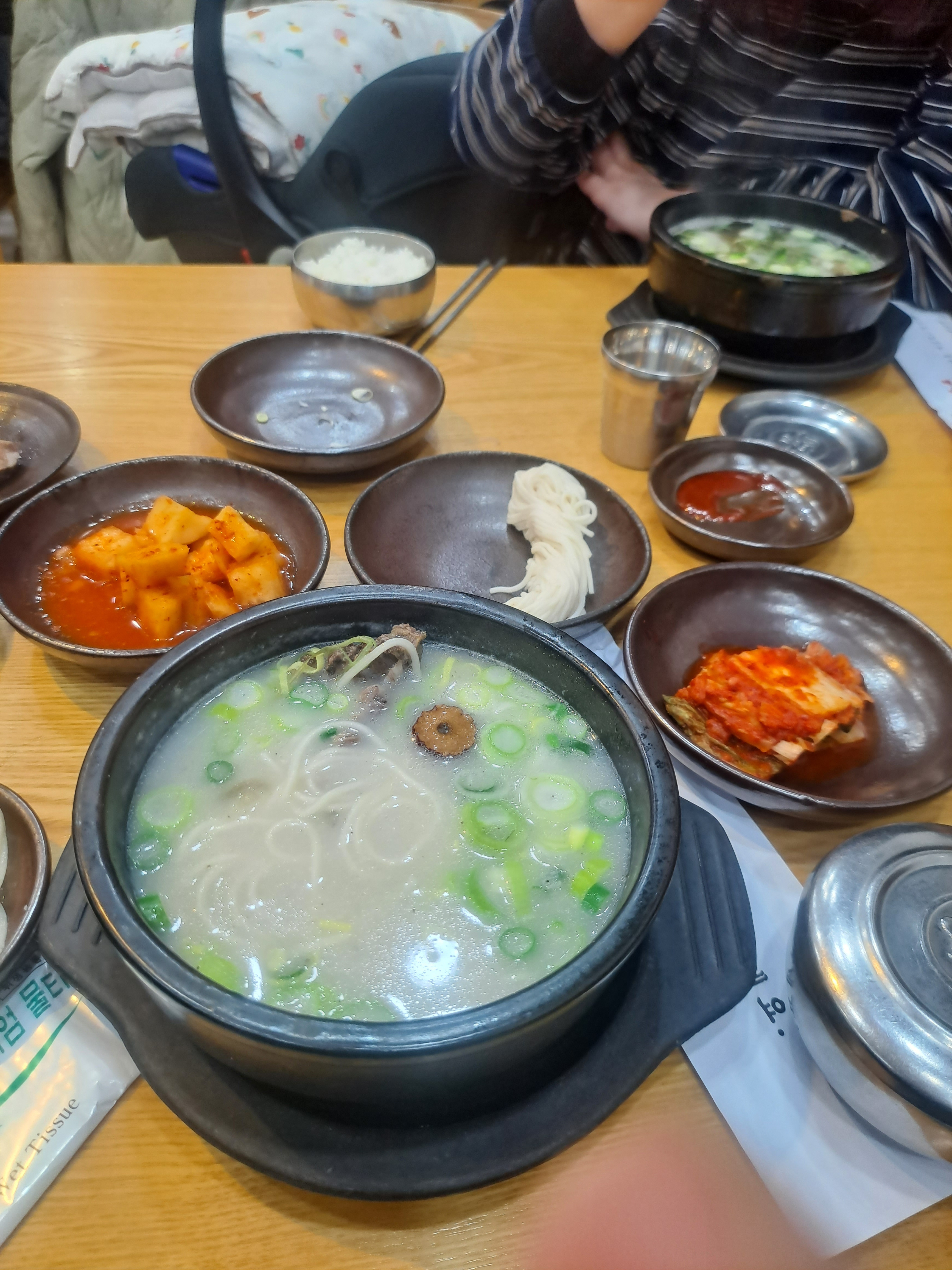 Gimpansoejeonjuujoktang (김판쇠전주우족탕) 1