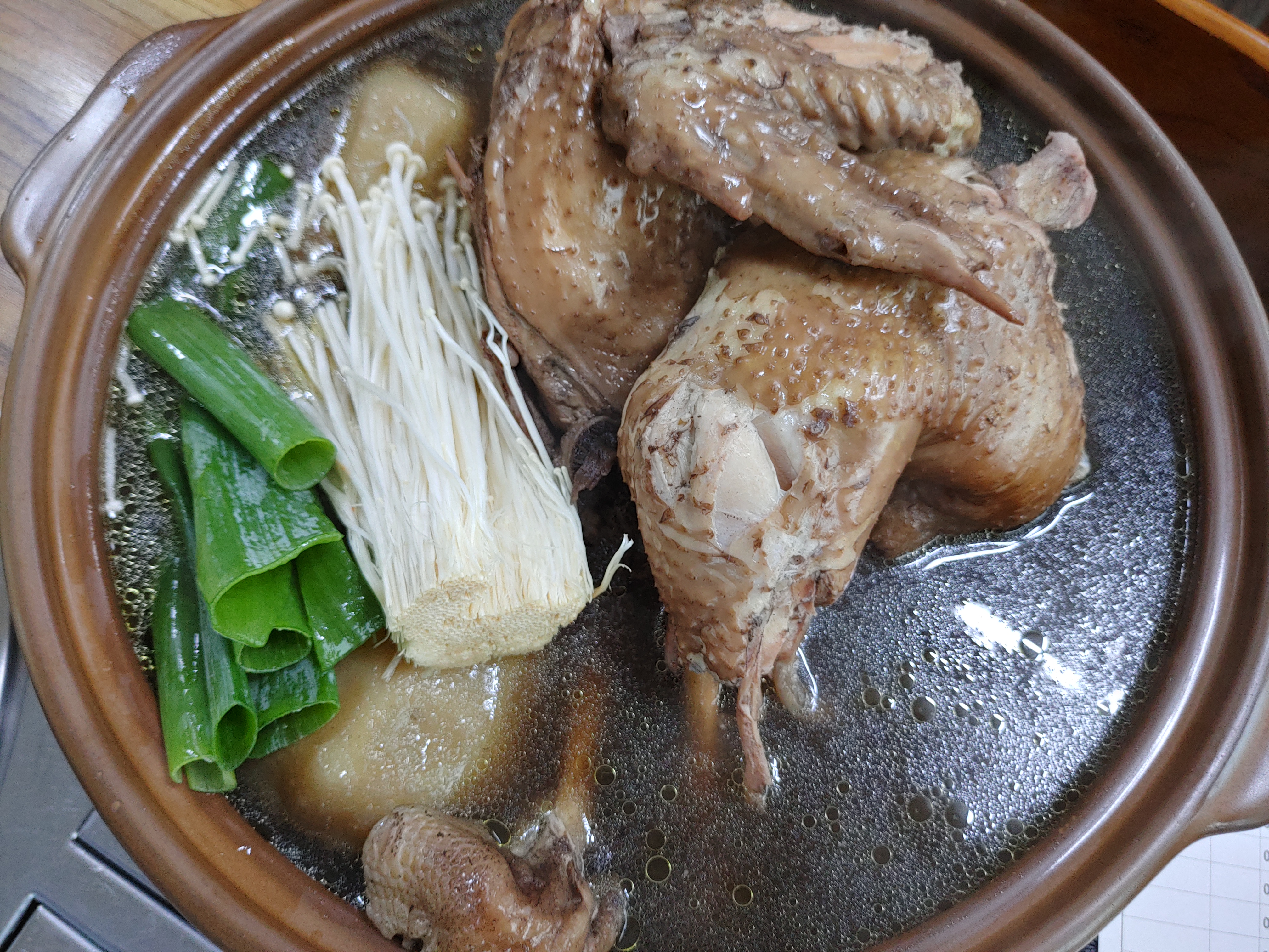 Jeonggamineungibaeksuk (정감이능이백숙) 1