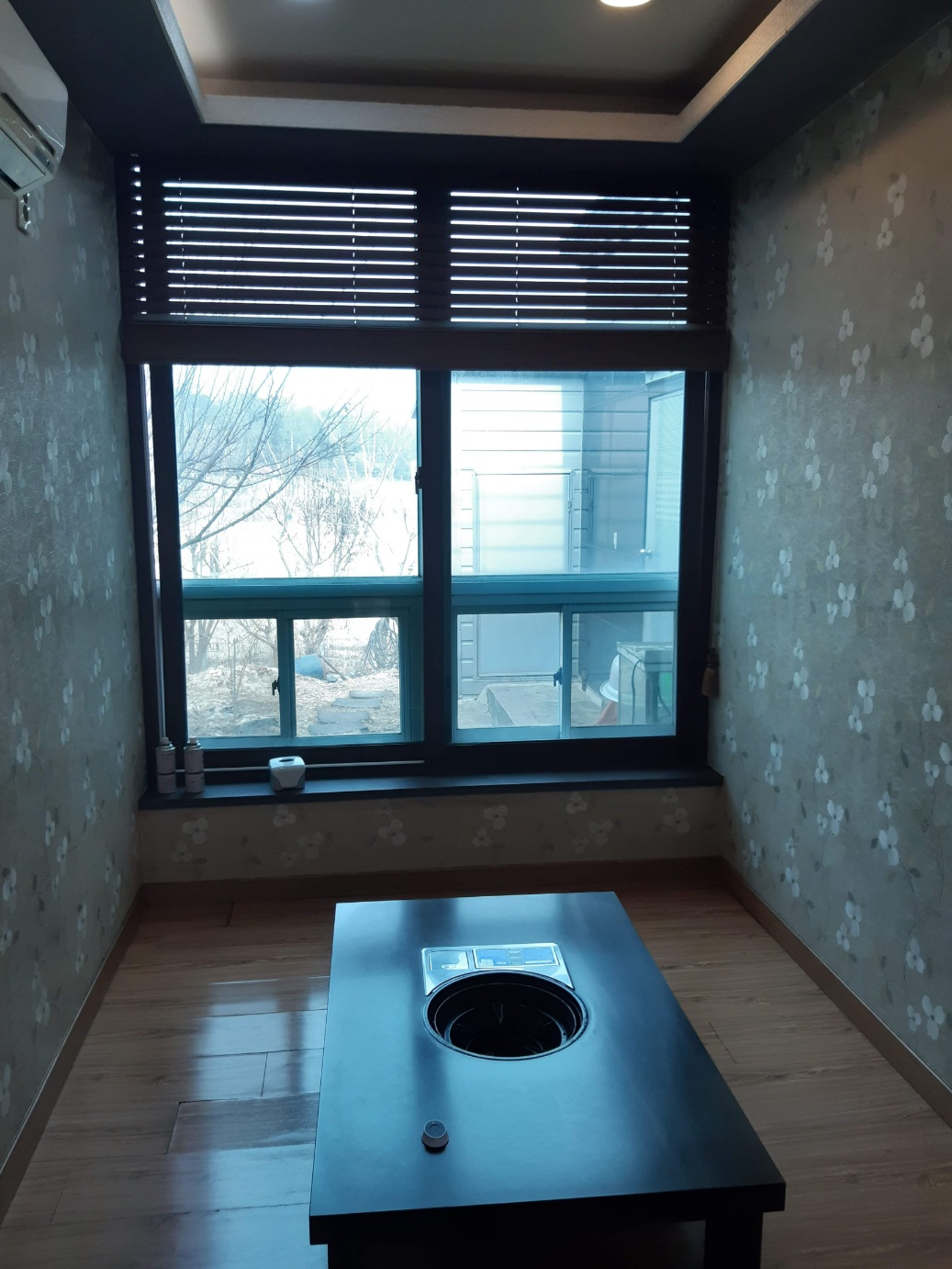 Hwangsaeknongjang (황색농장) 1