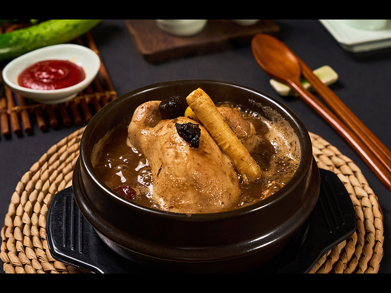 Imgeumnimgungjunghanbangsamgyetang (임금님궁중한방삼계탕) 1
