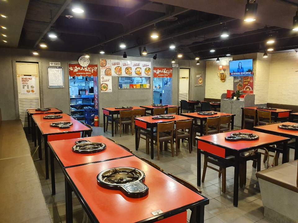 놀부부대찌개 충정로역점 사진 6
