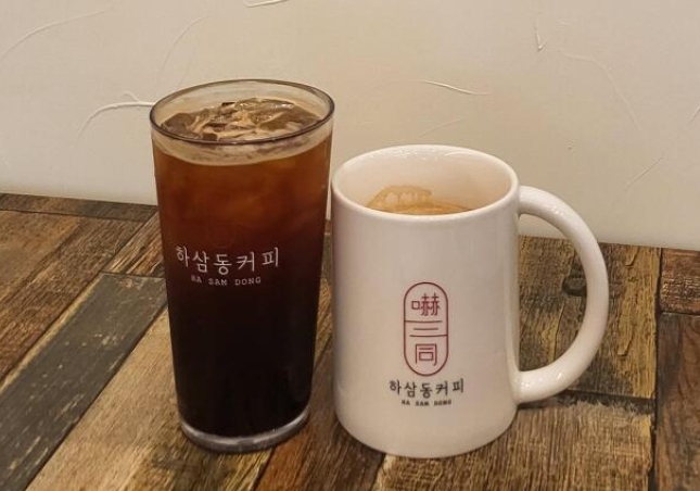 Hasamdongkeopi kkonmaeuljeomoe 1 (하삼동커피 꽃마을점외 1) 1