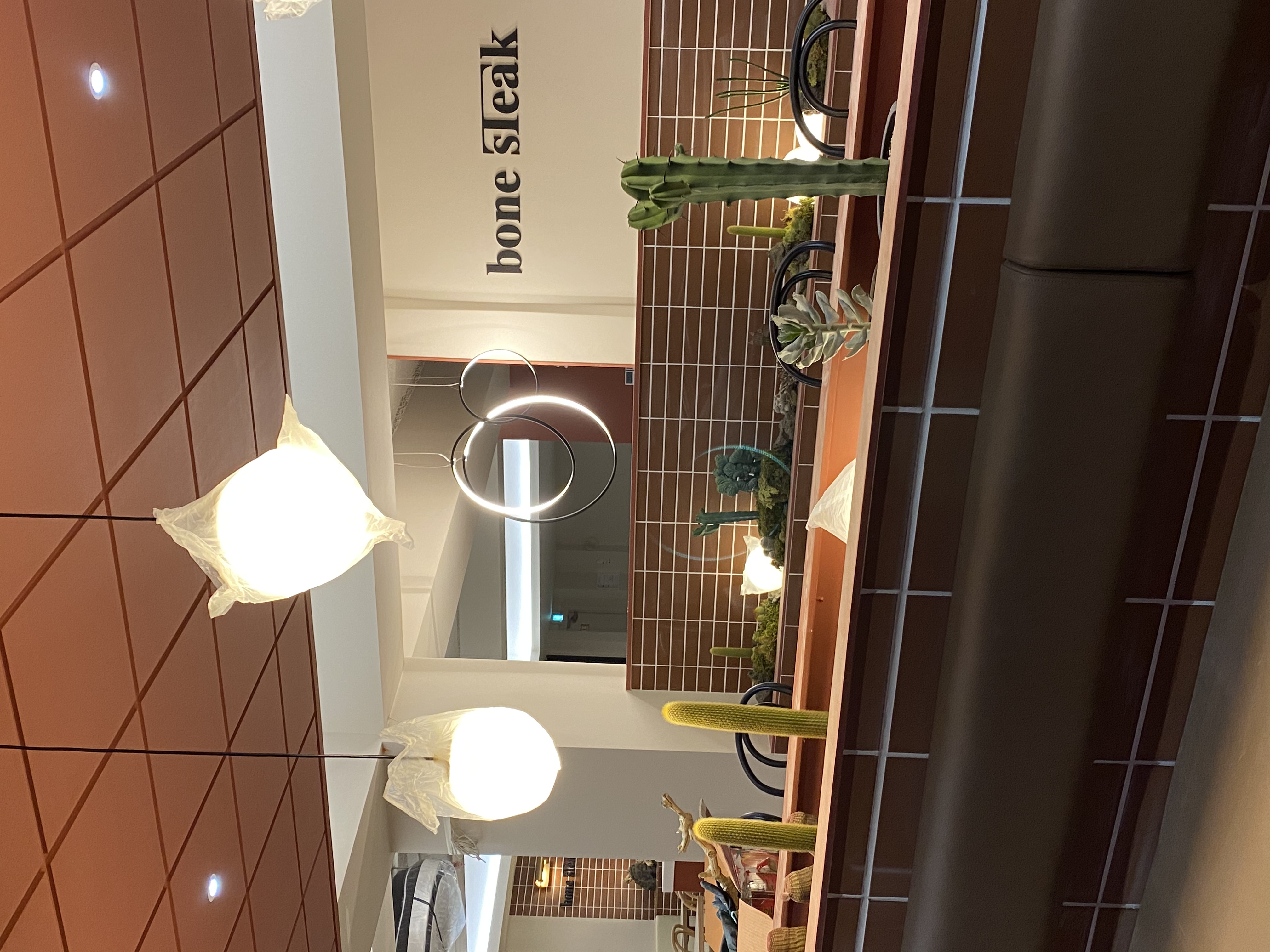 Bonseuteikeu (본스테이크) 1