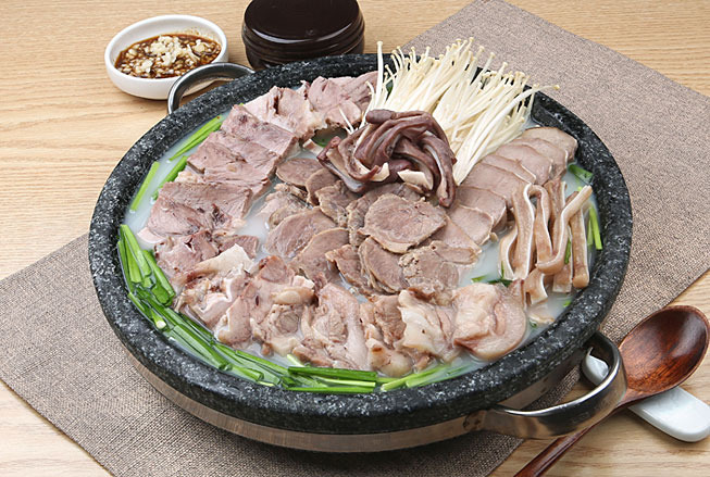 Baekamtojongsundaeguk (백암토종순대국) 2
