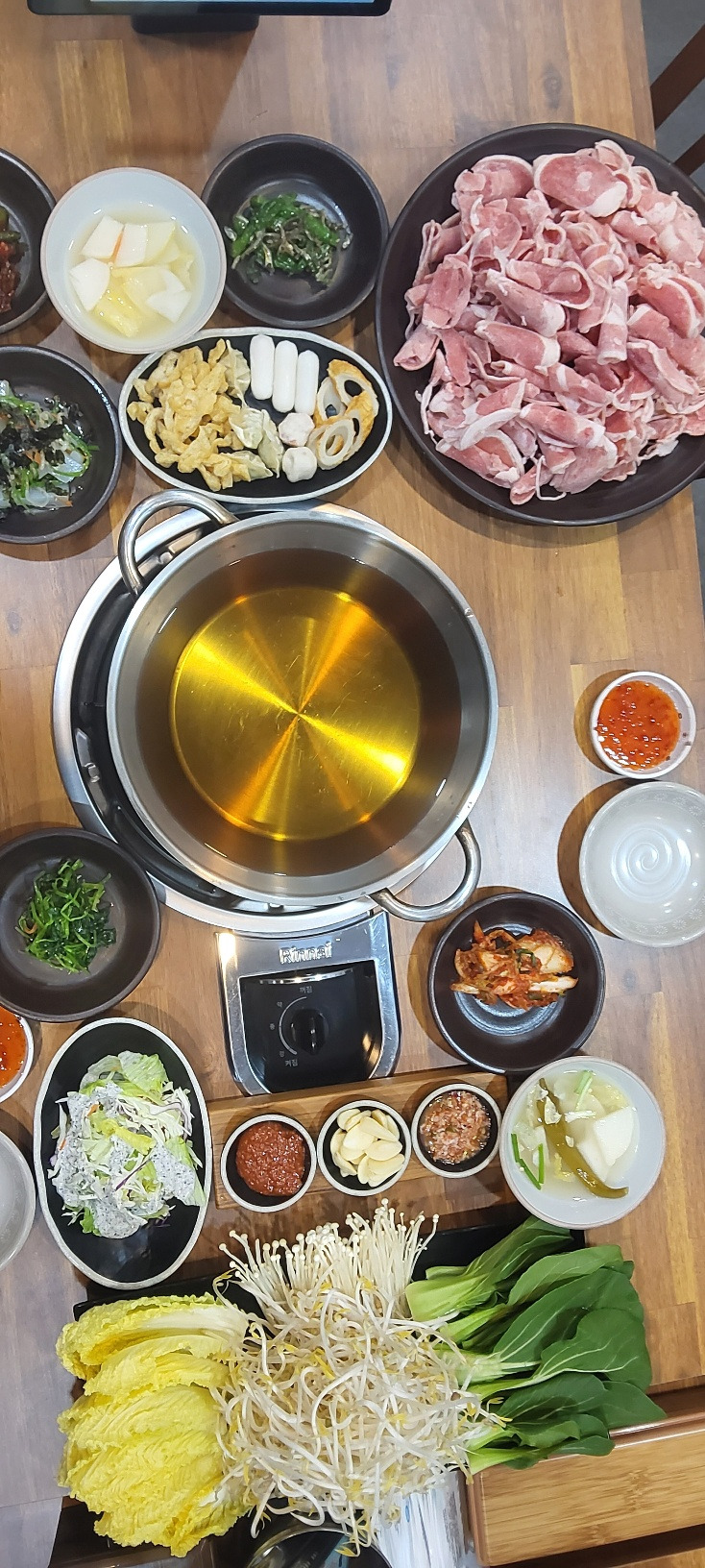 Dakjangaewenoricheongjubonjeom (닭장애웬오리청주본점) 2