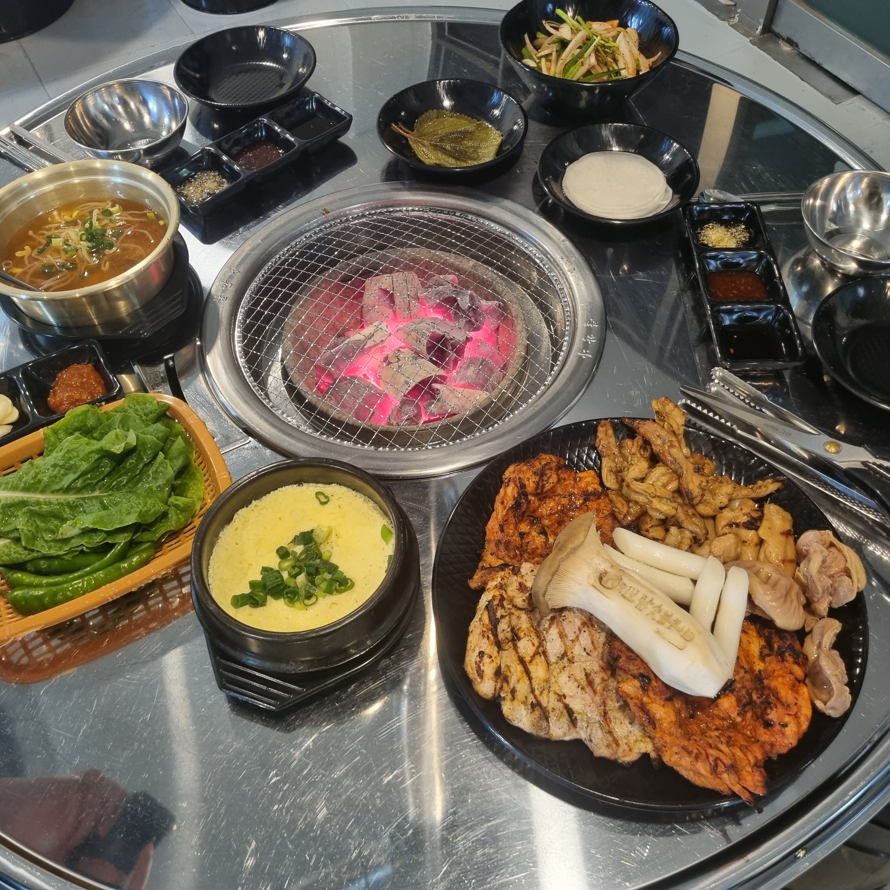Jibodaksutbulgui (지보닭숯불구이) 2