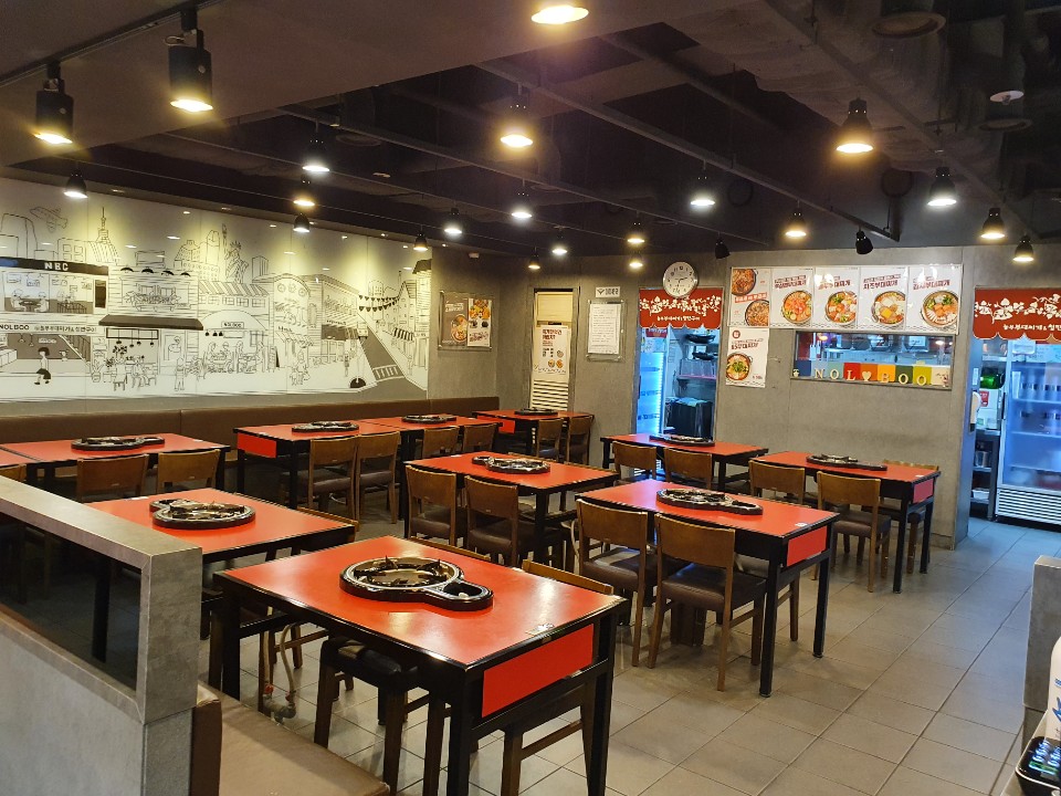놀부부대찌개 충정로역점 사진 5