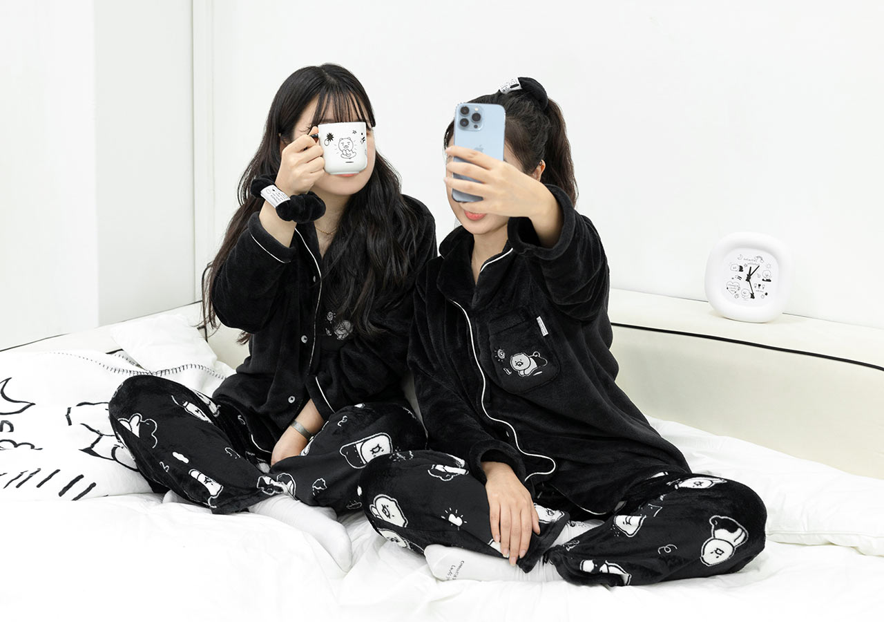 Kakao Friends Doodle Doodle Sleep Pajamas Set Chunsik
