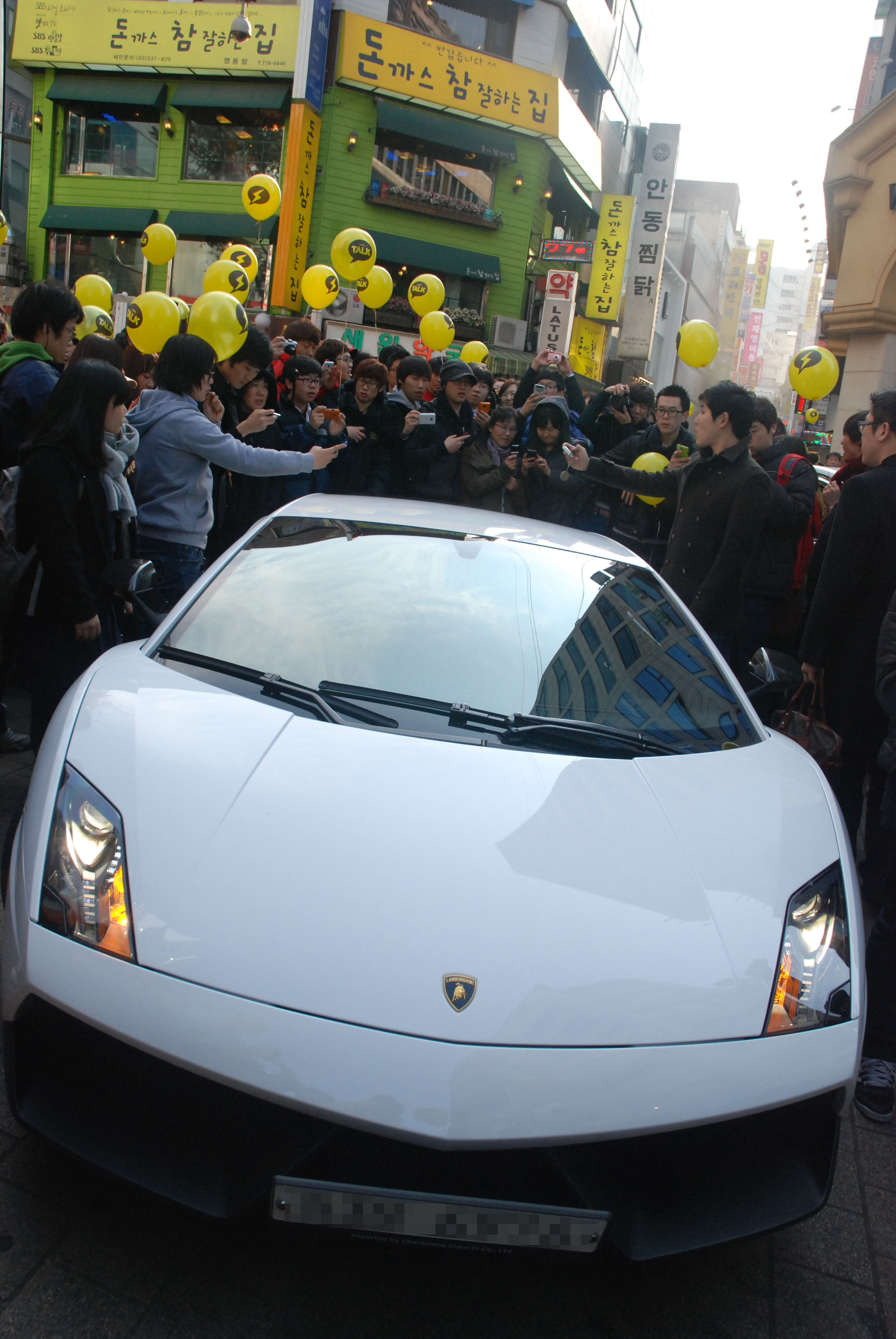 Street campaign using Lamborghini vehicles