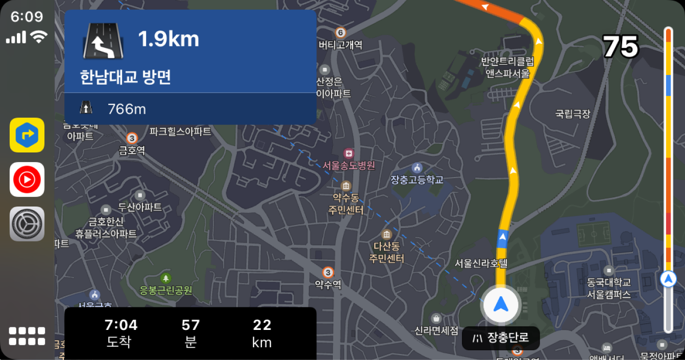 스마트폰을 차량용 디스플레이와 연결하여 큰화면으로 안내받는 화면