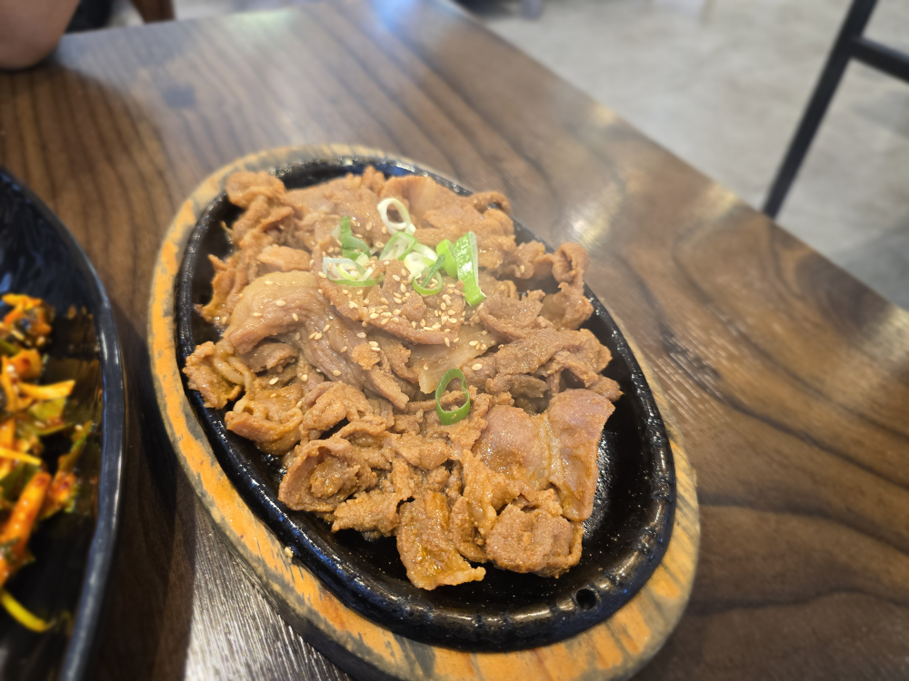 웰빙황토우렁이쌈밥 본점 사진 2