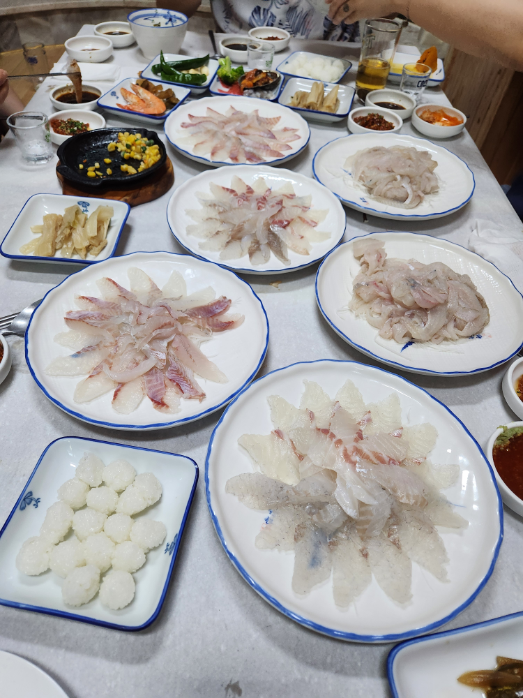 진횟집 사진 2