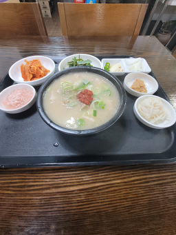 진배기돼지국밥 사진 8