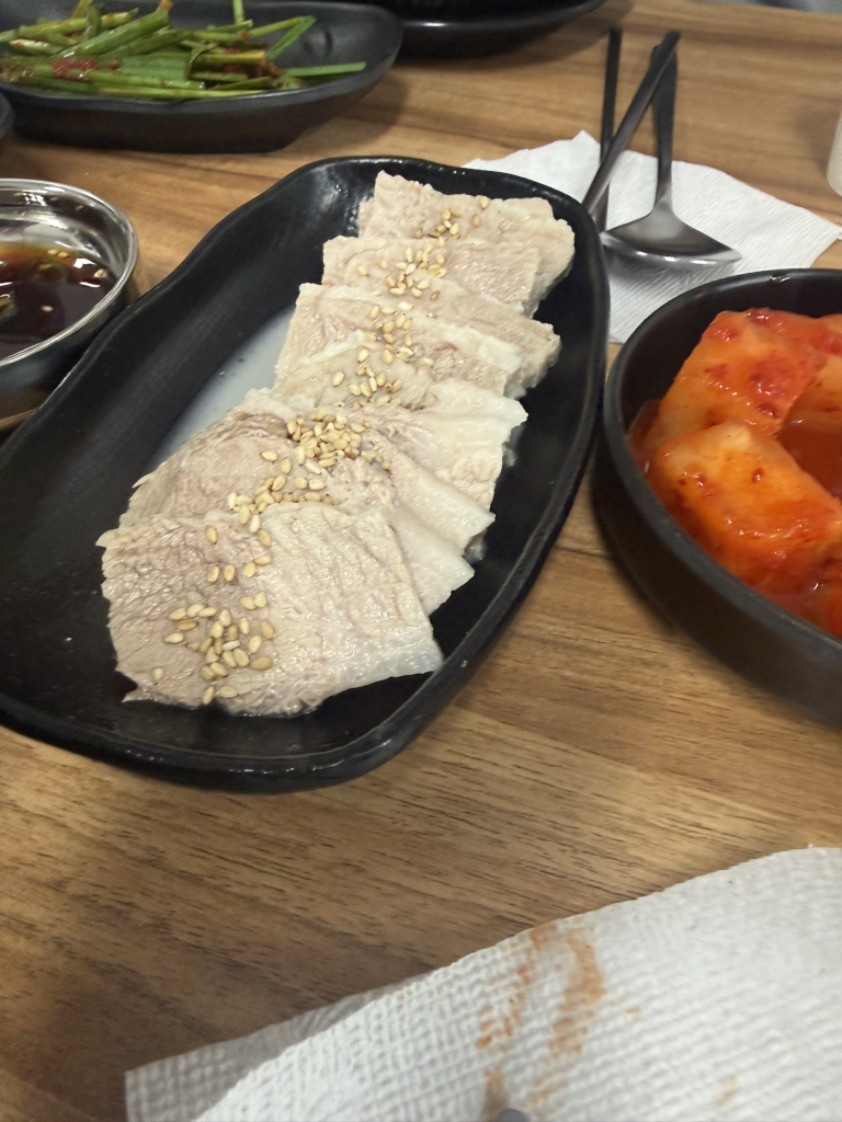 영천얼큰돼지국밥 경주역점 사진 3