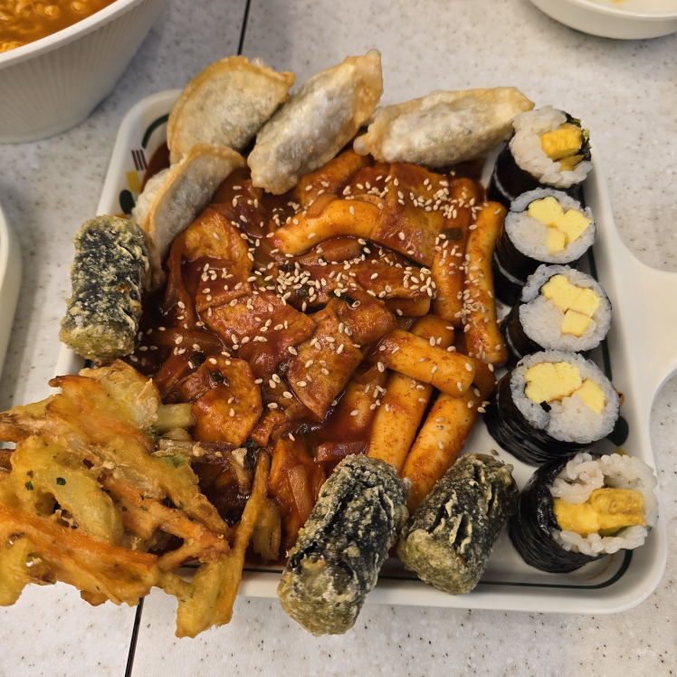 얌샘김밥 부산장전역점 사진 4