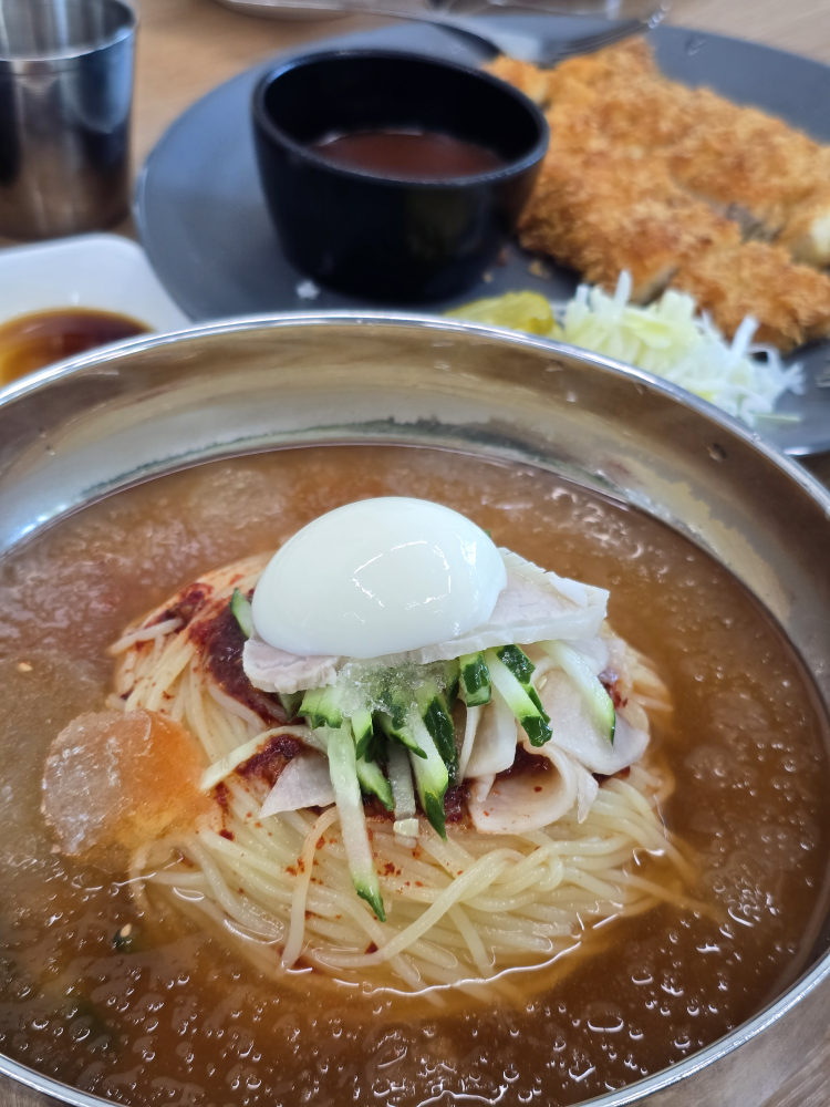 부산밀면돈까스 대표 사진