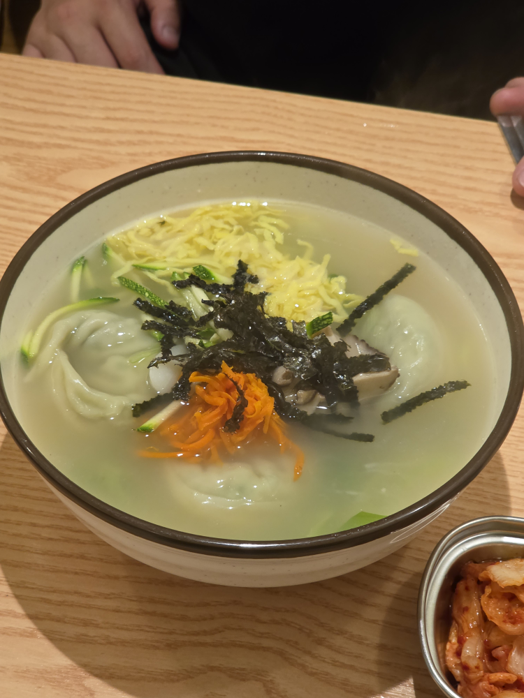 으쓱김밥 사진 2